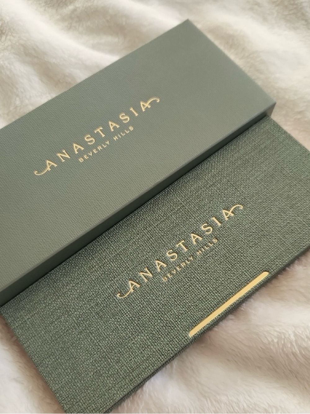 Anastasia Beverly Hills Green Textured Eyeshadow Palette Case with Gold Logo